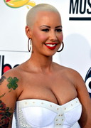 Amber Rose is cleavy