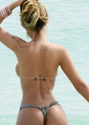 Andressa Urach topless