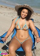 Thick amateur at the beach