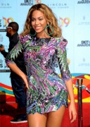 Beyonce leggy at awards