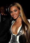 Beyonce show cleavage