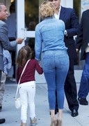 Jennifer Lopez booty in jeans