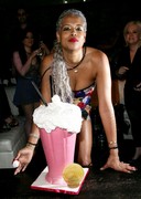 Kelis in a sexy dress