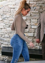Khloe Kardashian in jeans