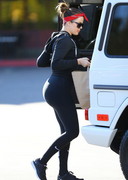 Khloe Kardashian in yoga pants