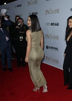 Kim Kardashian is curvy