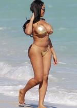 Big booty bikini babe