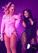Nicki Minaj is sexy in concert