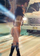 Suelyn Medeiros in the snow