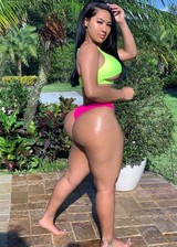 Big booty Caribbean babe