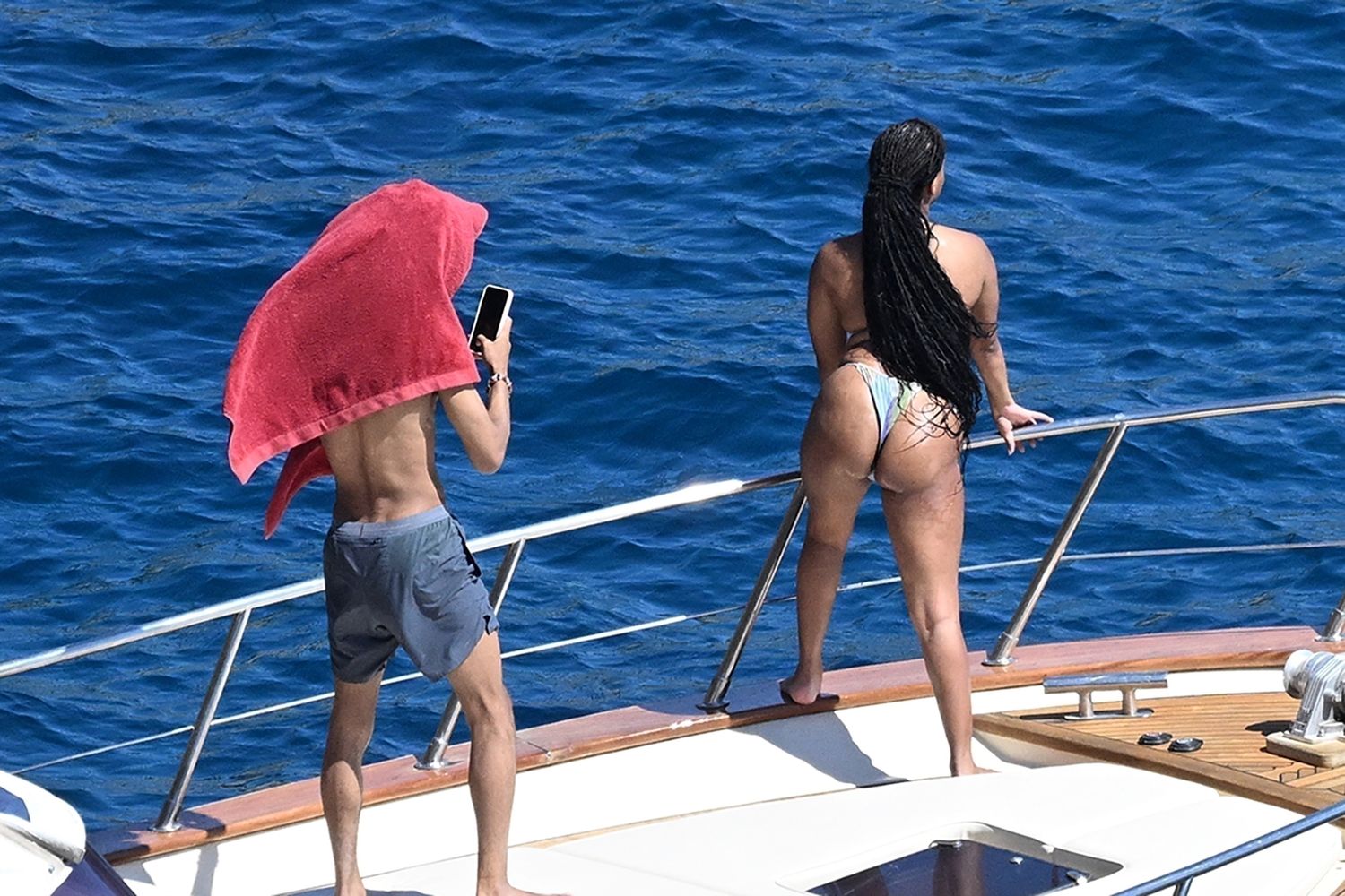 Halle Bailey booty