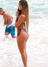 Juliana Nalu bikini ass