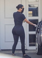 Kim Kardashian ass in leggings