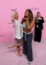Nia Sioux sexy boobs