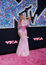 Nicki Minaj curvy body
