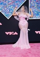 Nicki Minaj curvy body