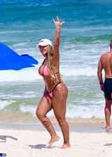 Rafaella Santos bikini ass