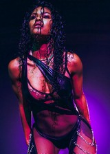 Teyana Taylor is sexy in concert