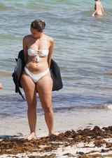 Thick booty babe in a bikini