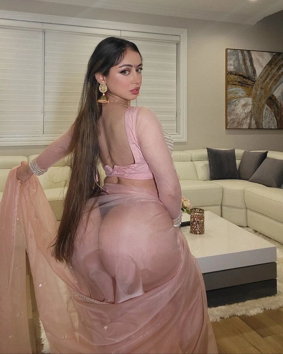 Ms Sethii With Huge Booty In Sexy Saree