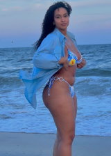 Pamela Feliz Is An Curvy Babe With Thick Fat Ass