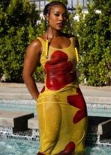 Saleema Mansur goes poolside while showing off her sexy booty