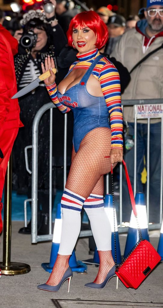 Side view of curvy woman in a Chucky costume walking by