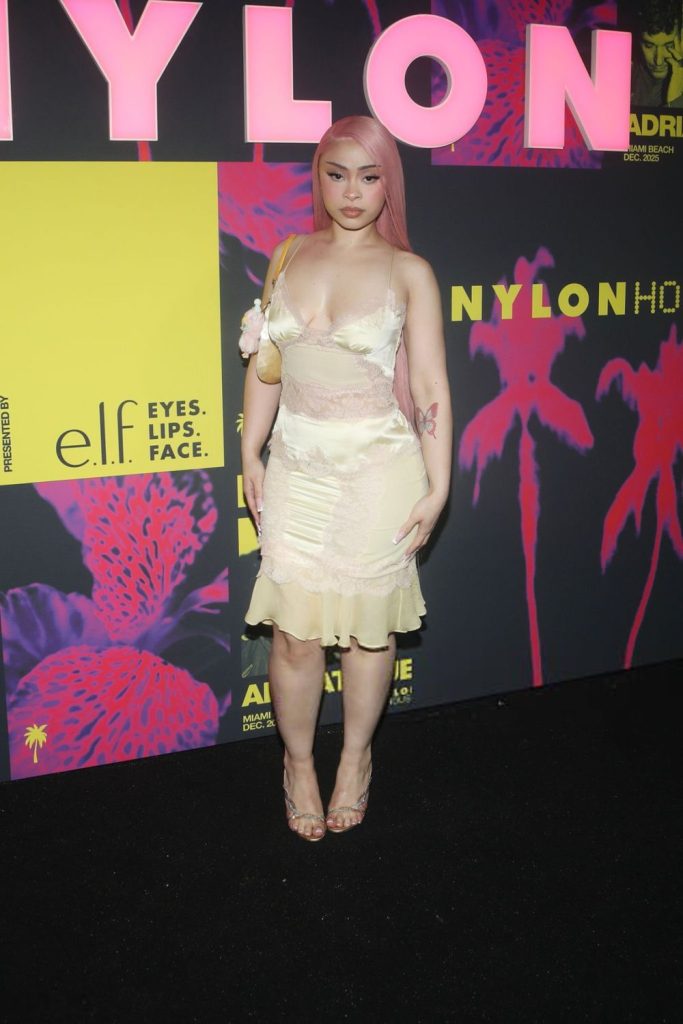 Frontal view of Ice Spice standing with arms to her side