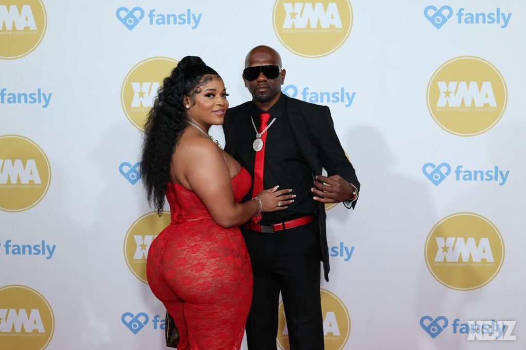 Closer side view of ebony porn star showing her backside on the red carpet