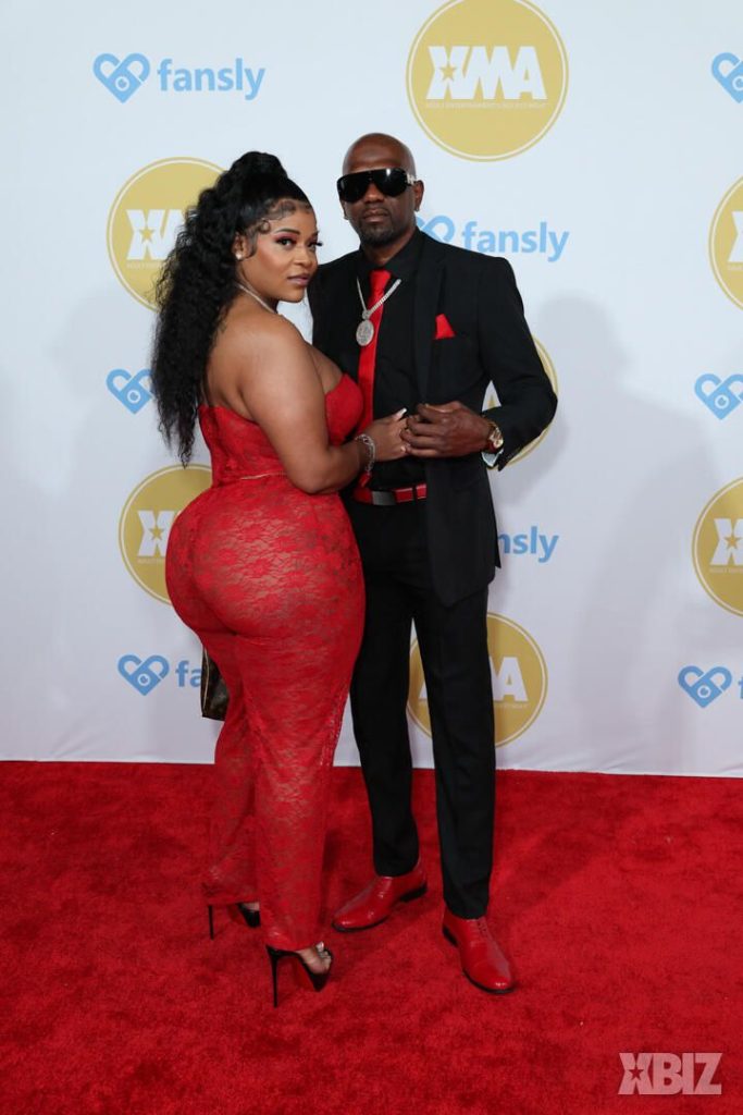 Full body view of ebony porn star showing her backside on the red carpet